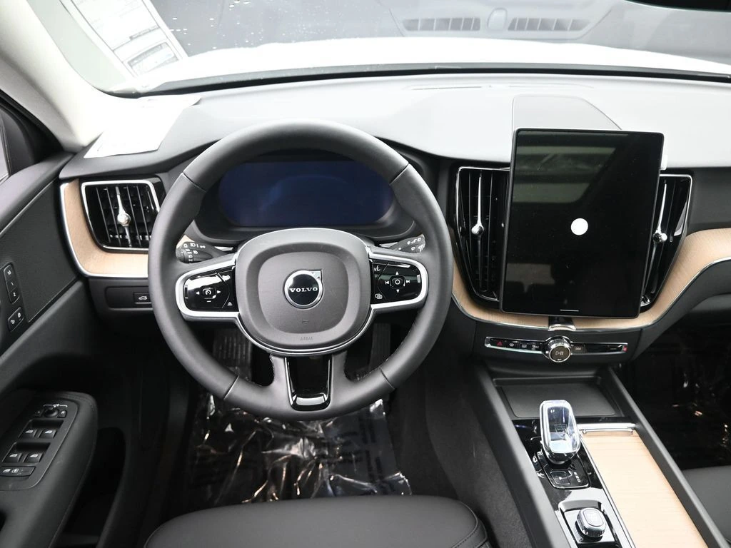 2026 Volvo - image 17