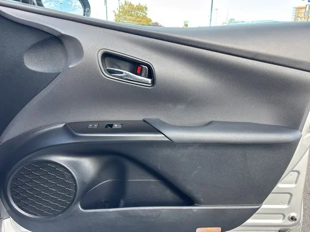 2017 Toyota Prius Four photo 9