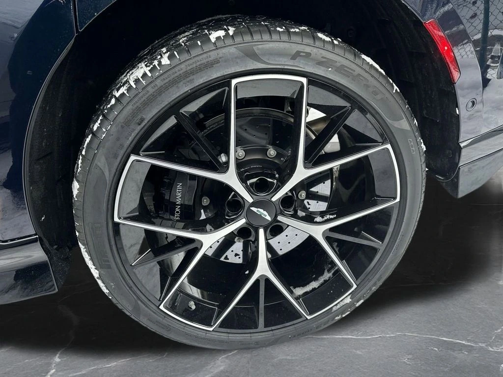 2026 Aston Martin DBX 707 - Photo 36