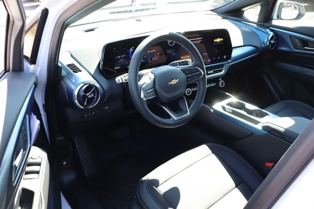 2026 Chevrolet Equinox LT photo 11