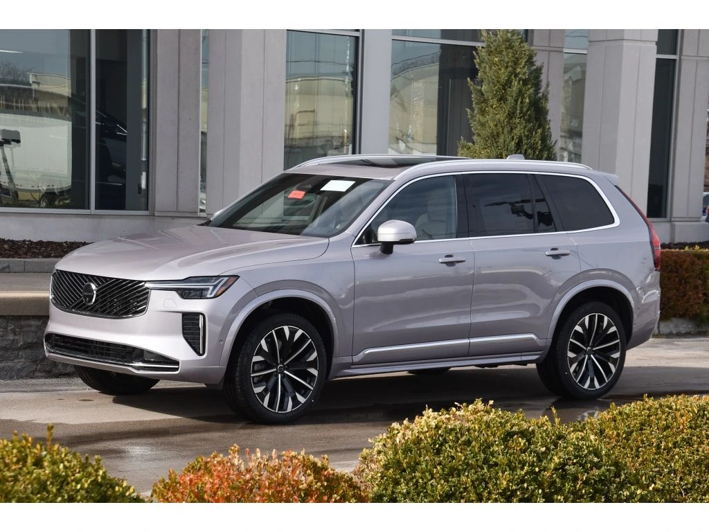 2026 Volvo - image 7