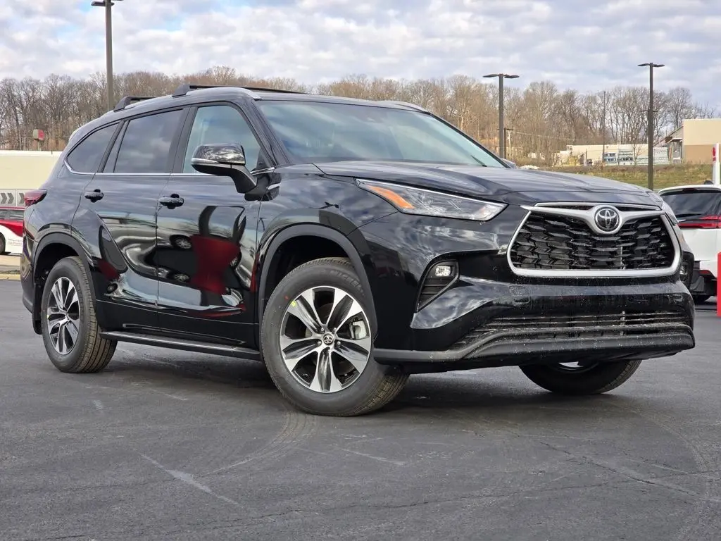 2026 Toyota Highlander XLE's photo