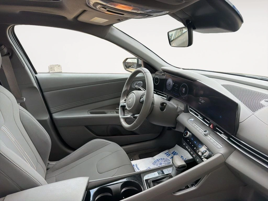 2025 Hyundai Elantra SEL - Photo 14