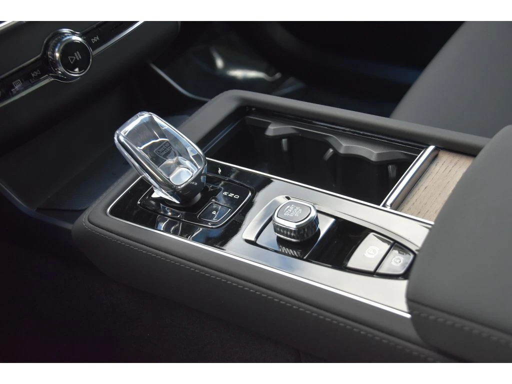 2026 Volvo - image 36