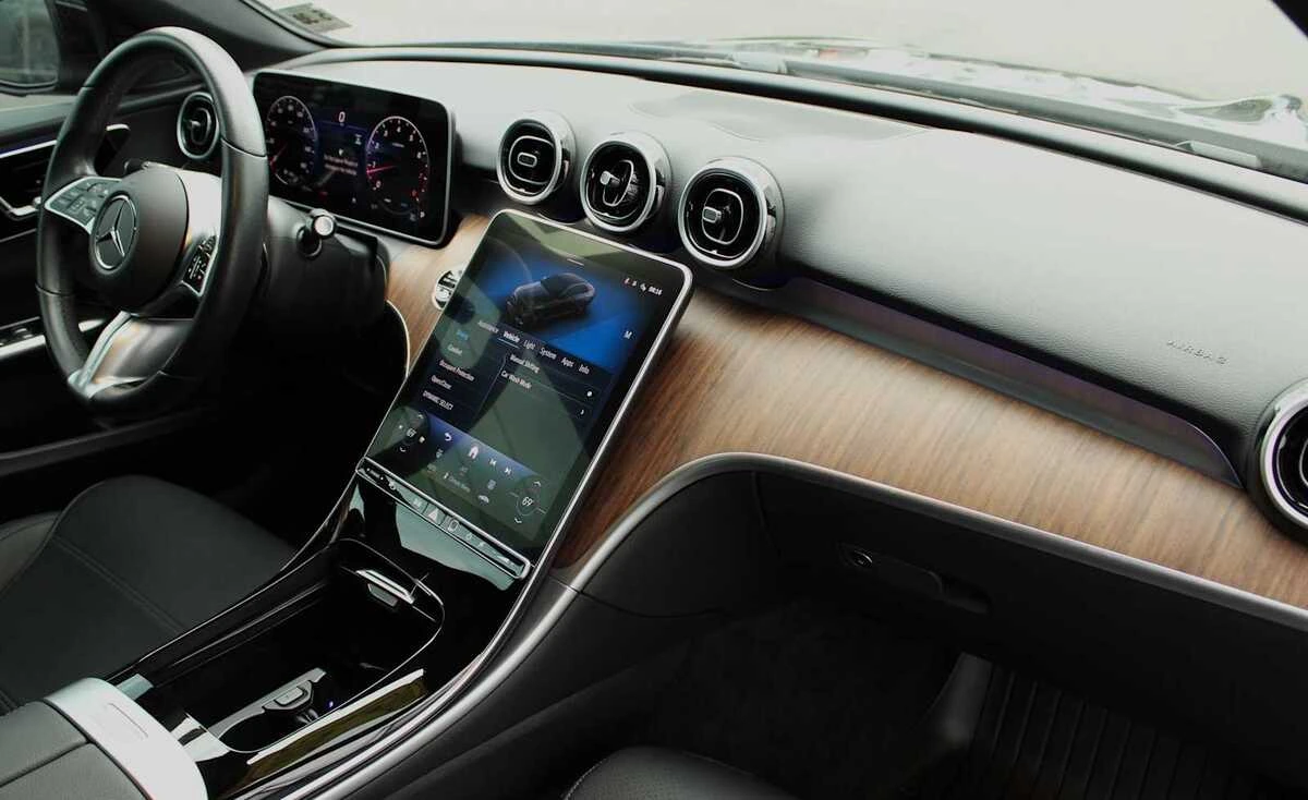 2025 Mercedes-Benz C-Class Sedan C 300 - Photo 26