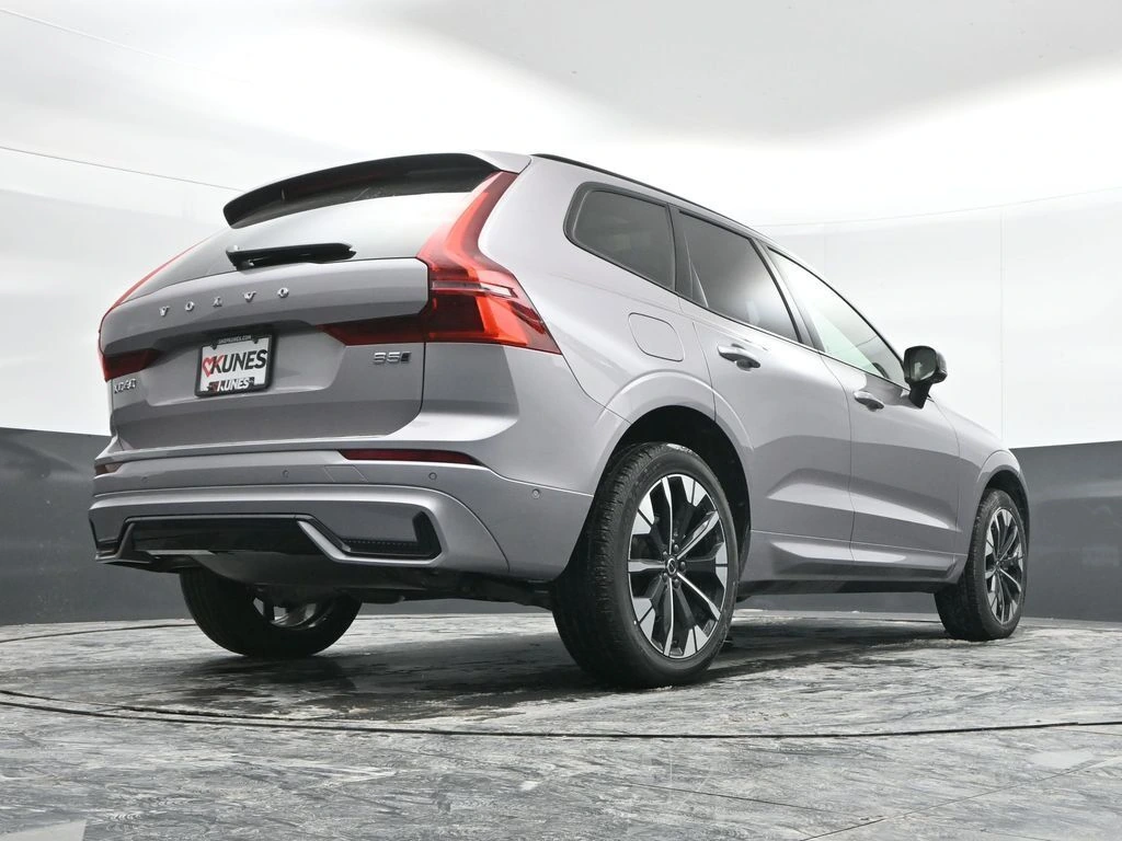 2026 Volvo - image 37