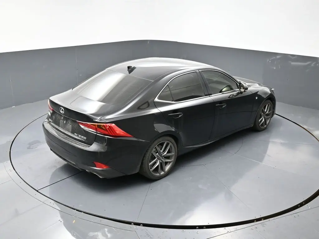 2017 Lexus IS 300 photo 9