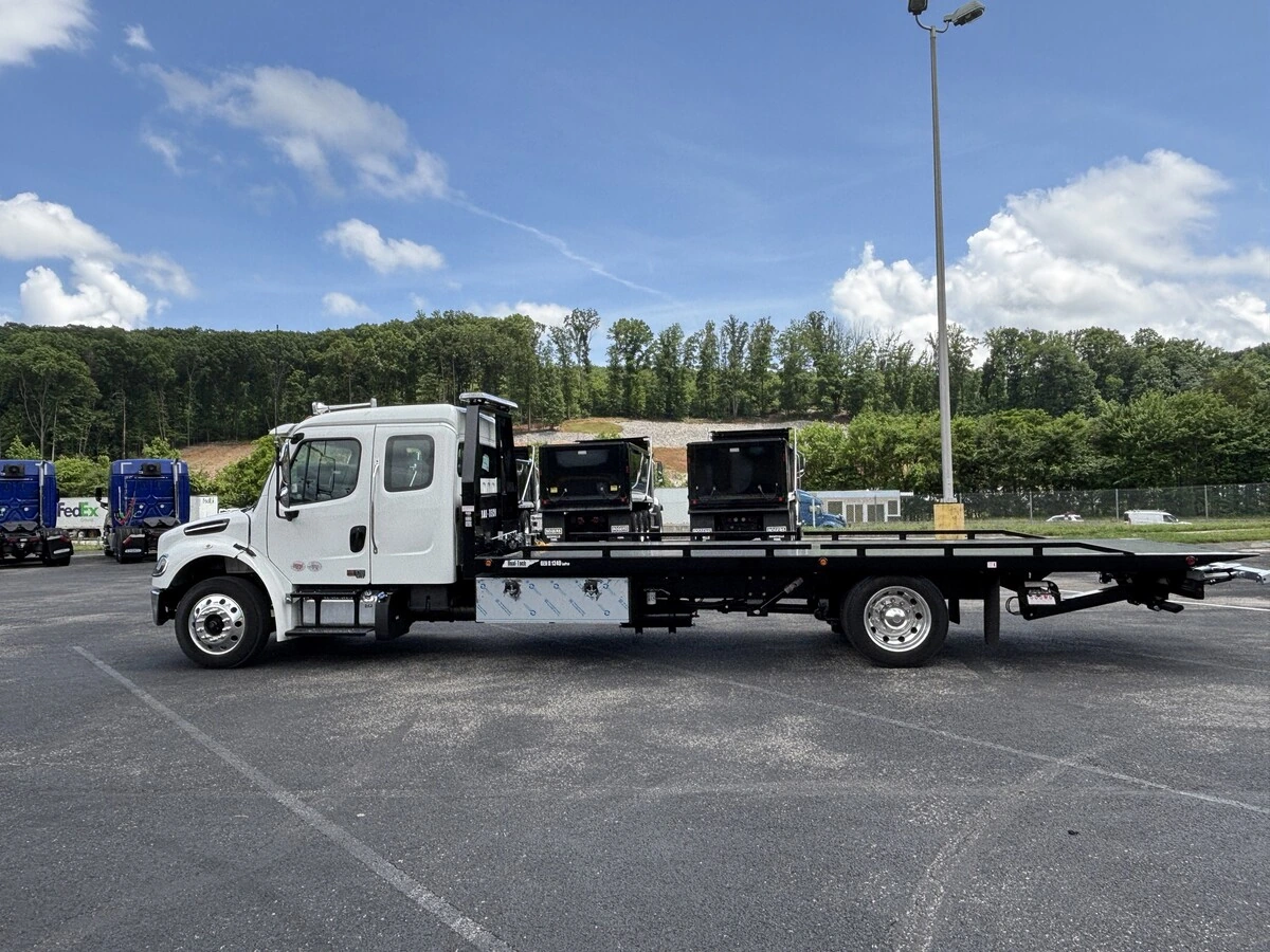 2025 Freightliner M2 106 in Knoxville, TN — photo 8