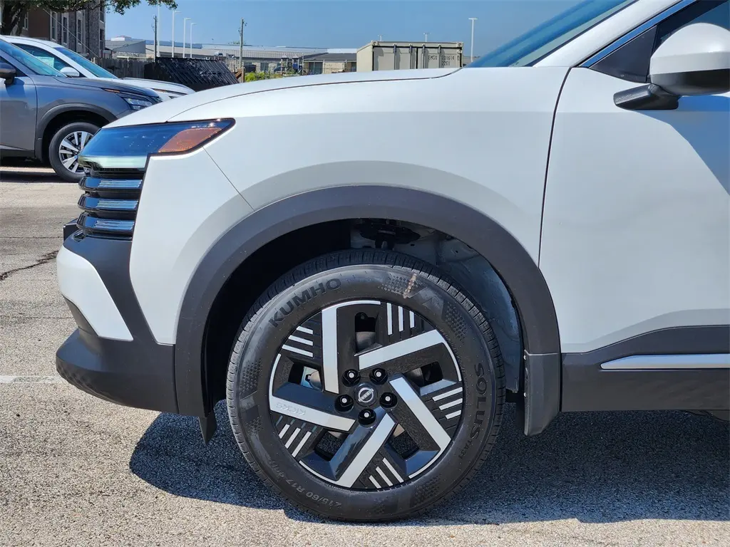 2025 Nissan Kicks SV photo 5