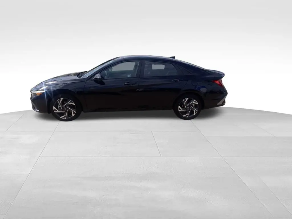 2025 Hyundai Elantra SEL Sport photo 4