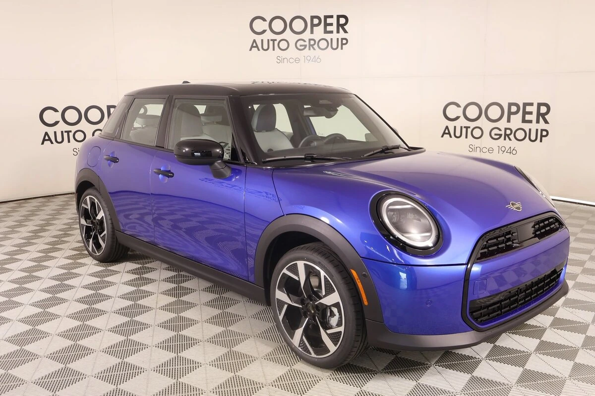 2026 MINI Hardtop Cooper Oxford Edition's photo