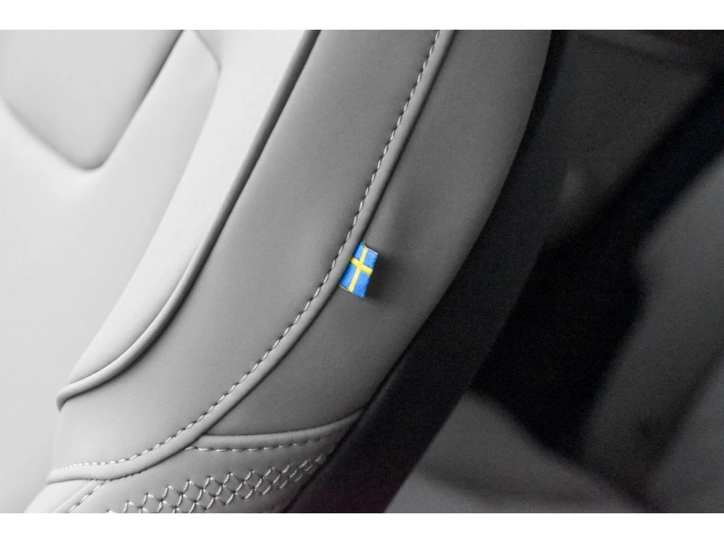 2026 Volvo - image 37