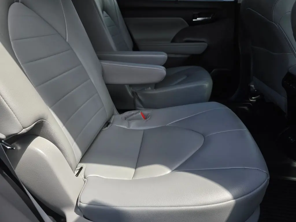 2023 Toyota Highlander Limited Platinum XLE XSE photo 18