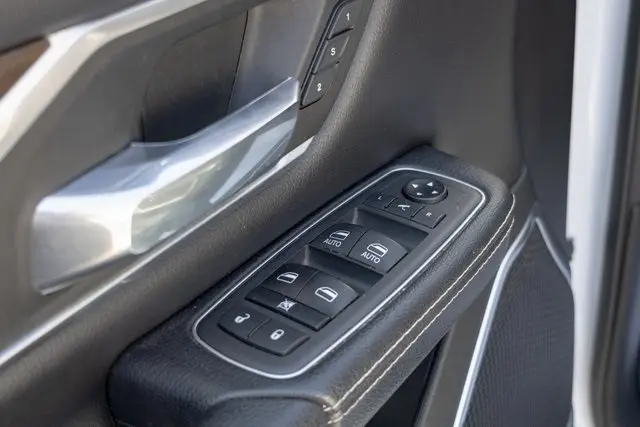 2022 Ram 1500 Laramie photo 8