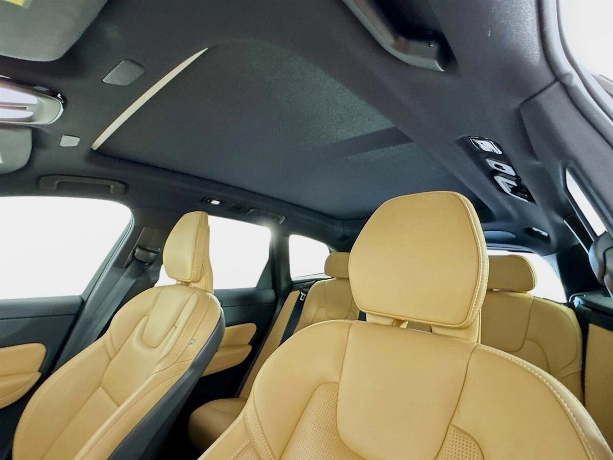 2023 Volvo - image 14