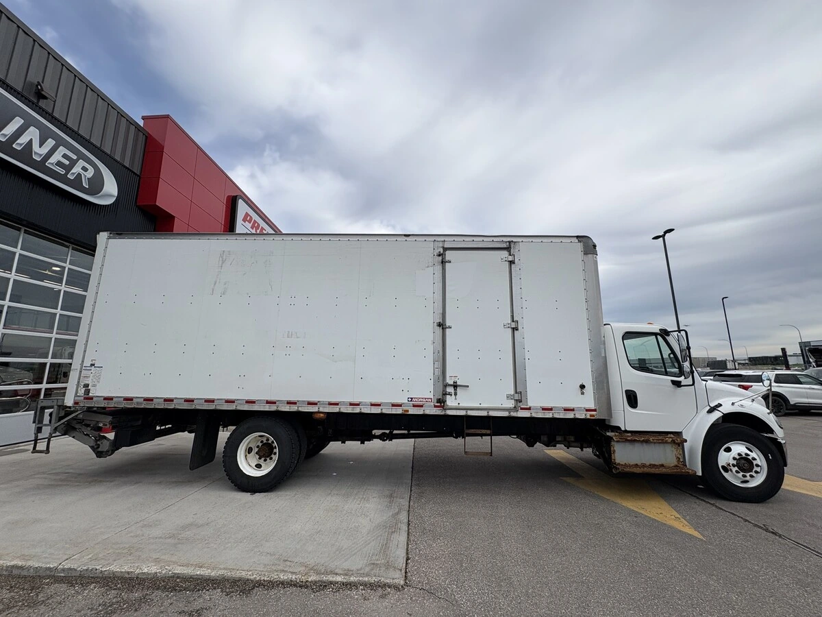 2019 Freightliner M2 106 — photo 4
