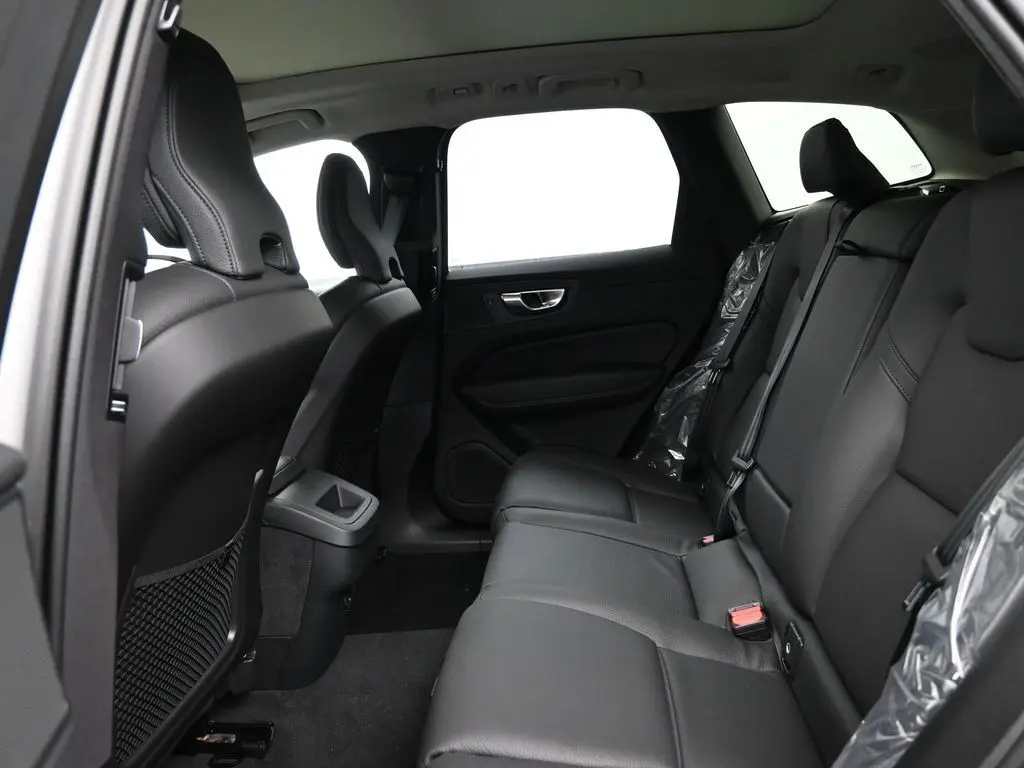 2025 Volvo - image 26