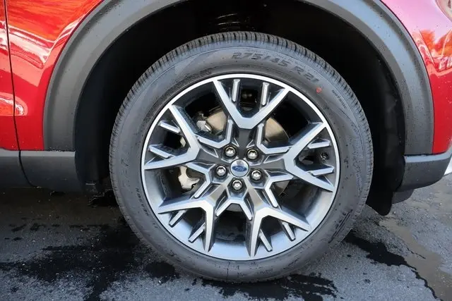 2025 Ford Explorer Platinum photo 13