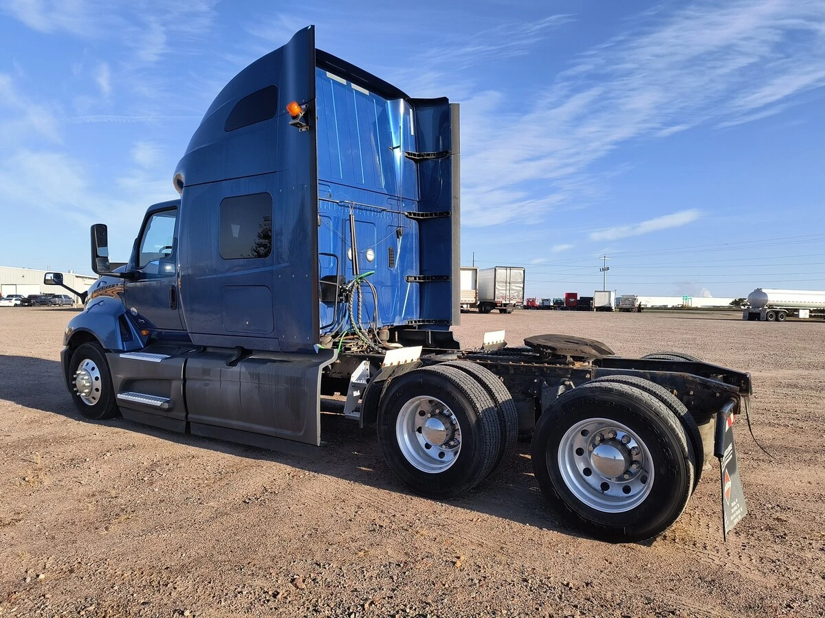 2020 International LT - image 2