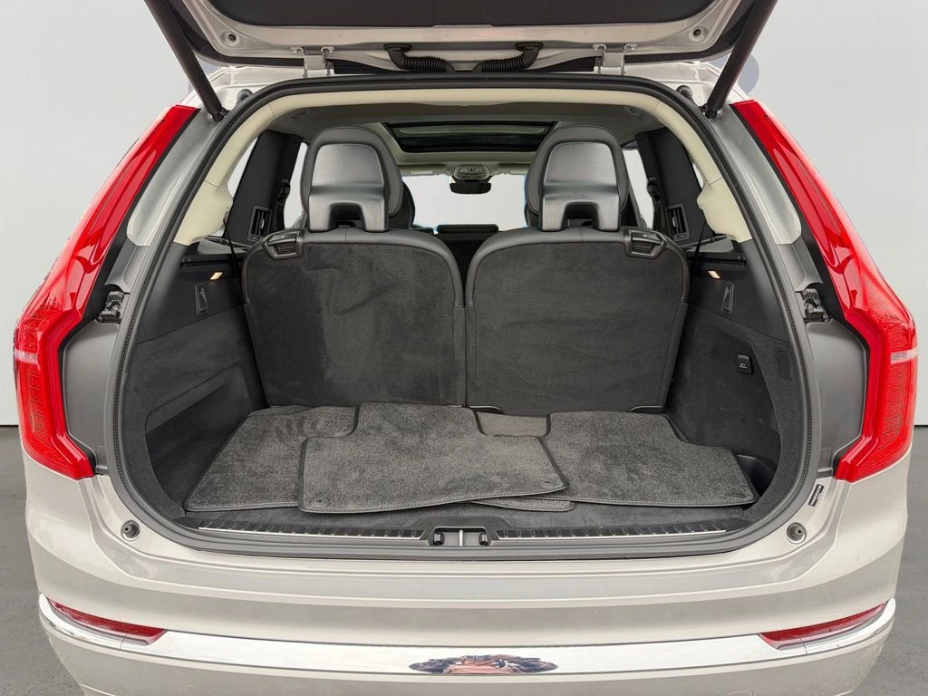 2025 Volvo - image 10