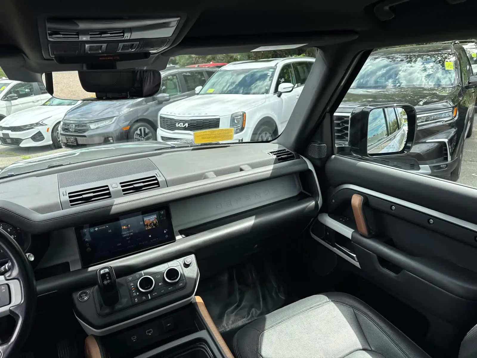 2023 Land Rover Defender X-Dynamic SE photo 34