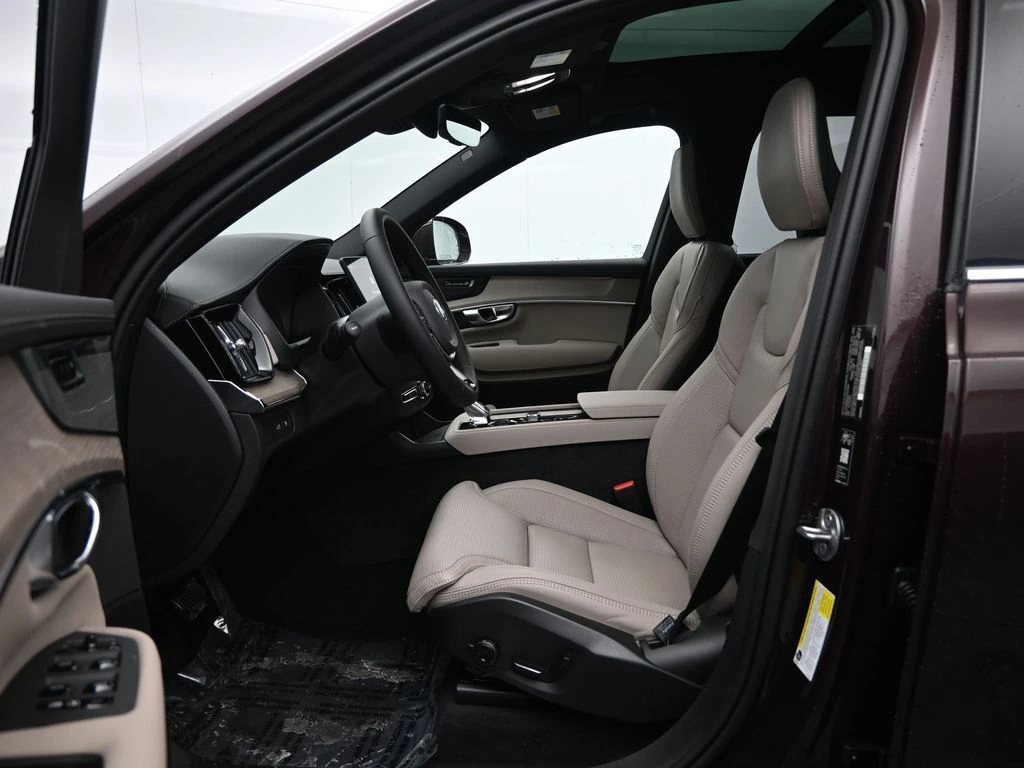 2026 Volvo - image 21