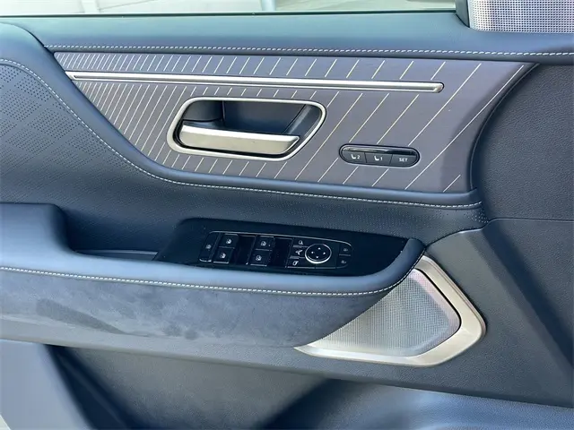 2026 Infiniti QX80 photo 28