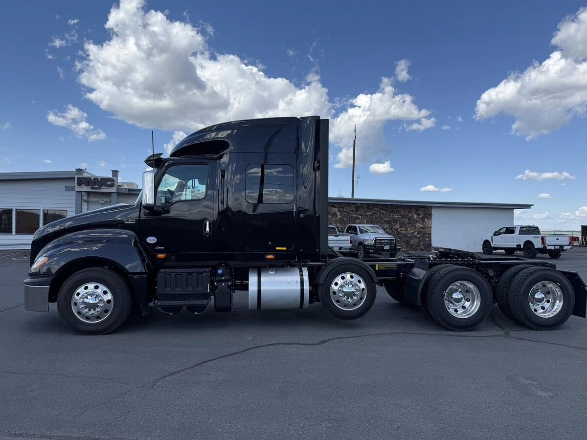 2024 International LT — photo 2