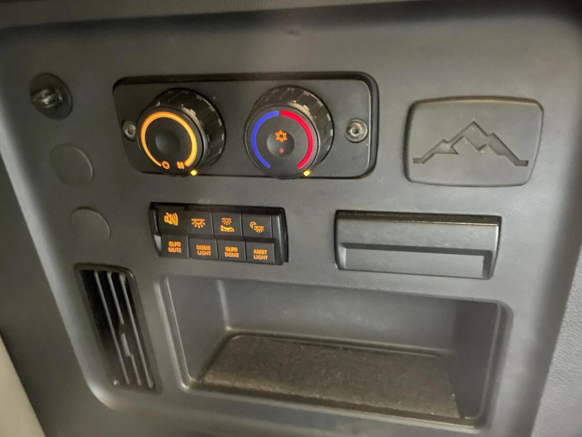 2021 Freightliner Cascadia - image 40