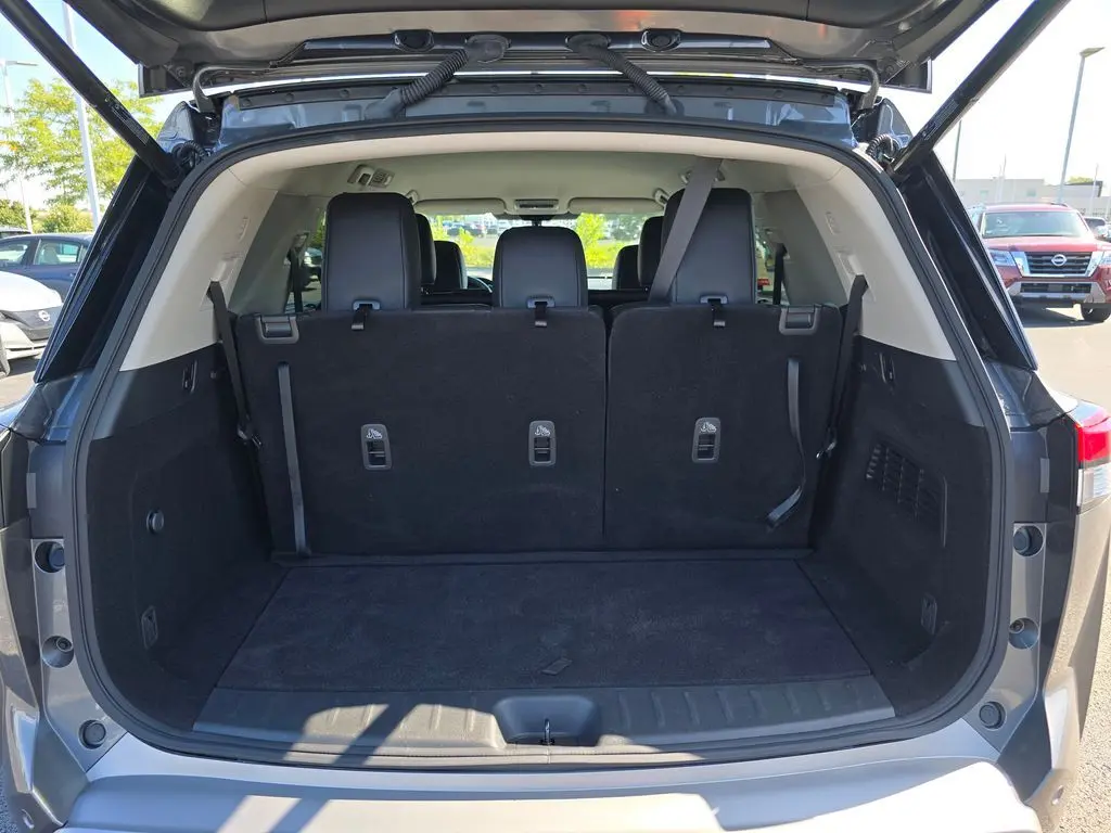 2024 Nissan Pathfinder SL photo 16