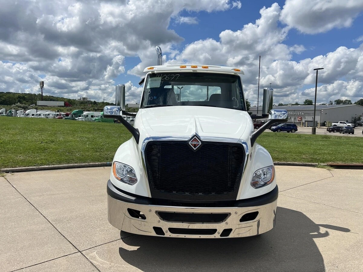2025 International LT in Dubuque, IA — photo 3