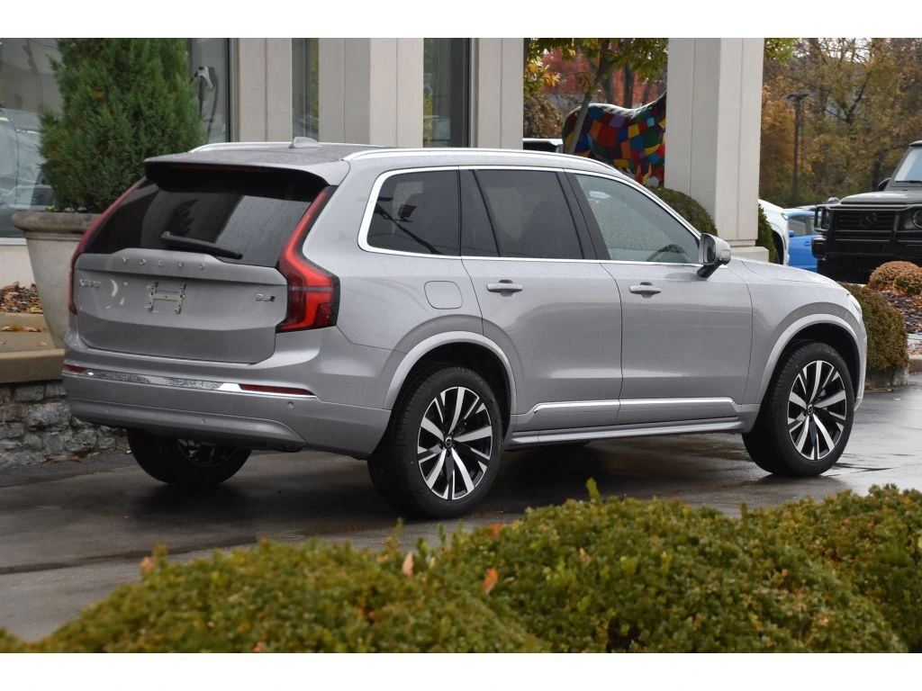 2026 Volvo - image 4