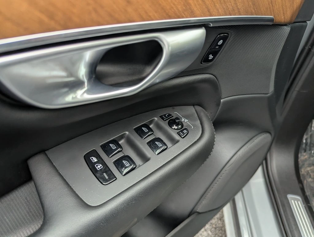 2024 Volvo - image 14