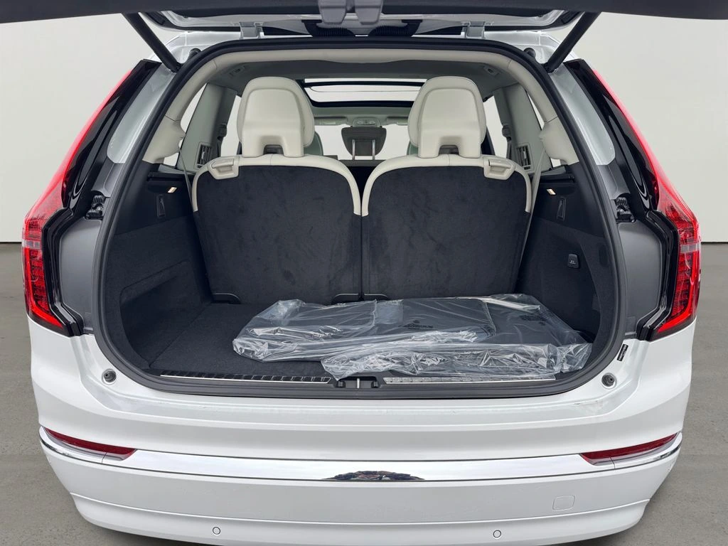 2026 Volvo - image 9