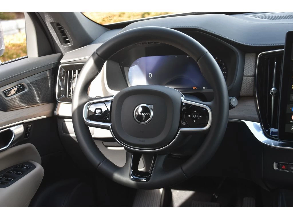 2026 Volvo - image 16