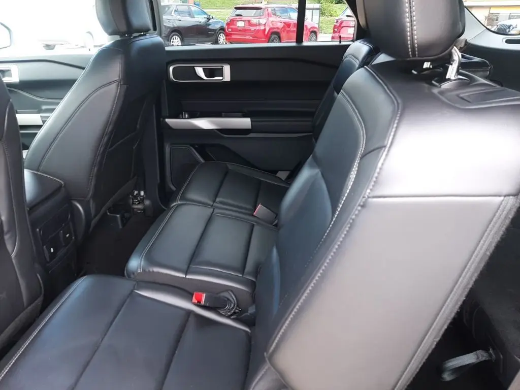 2024 Ford Explorer XLT photo 9