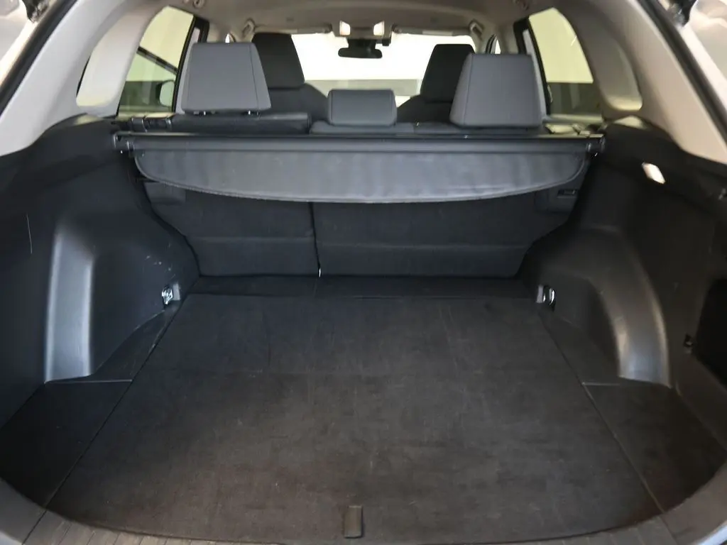 2024 Toyota RAV4 XLE photo 9
