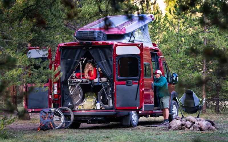 Rockford, IL Practical Guide to 2027 Winnebago Solis Pop-Top Space and Efficient Camping