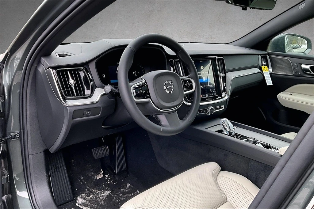2026 Volvo - image 7