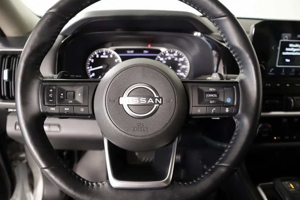 2024 Nissan Pathfinder SL photo 3