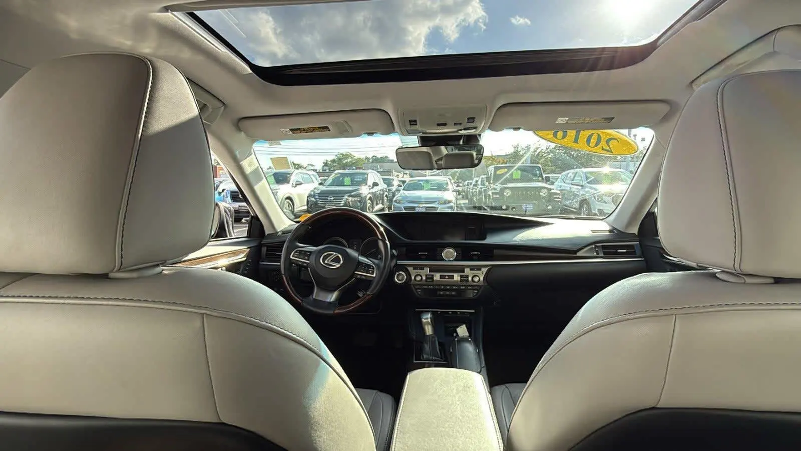 2016 Lexus ES 350 photo 21
