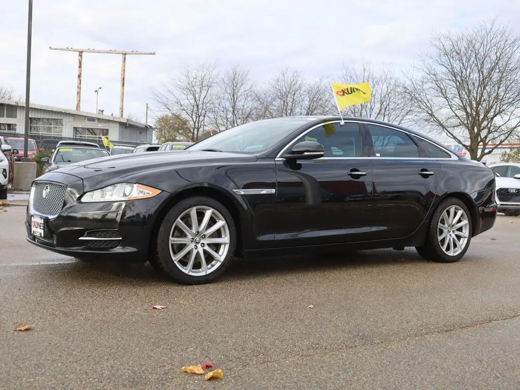 2013 Jaguar XJ Base photo 4