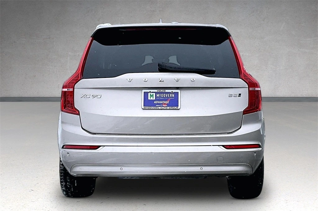 2023 Volvo - image 5