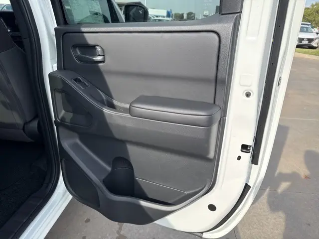 2026 Nissan Frontier SV photo 14