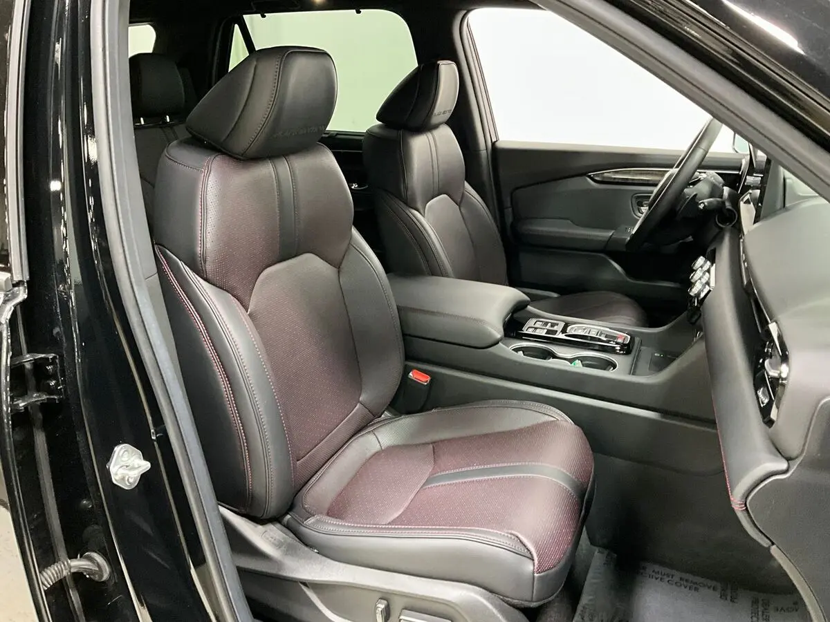 2025 Honda Pilot Black Edition photo 4