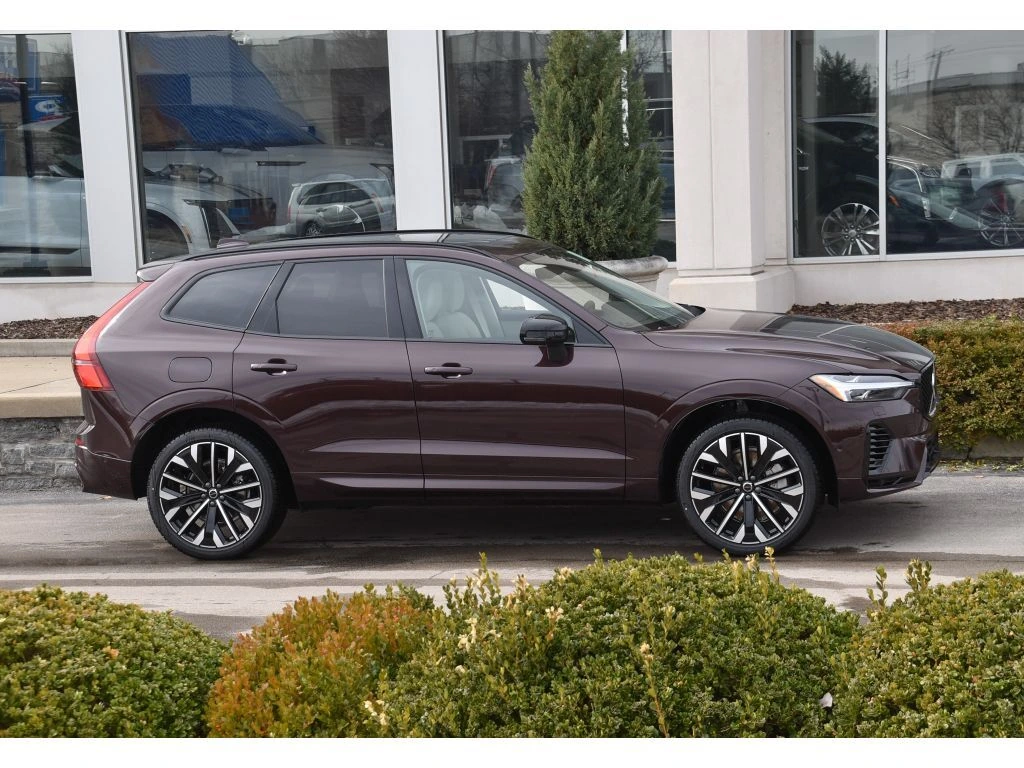 2026 Volvo - image 4