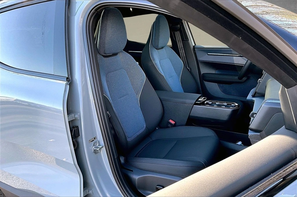 2026 Volvo - image 11