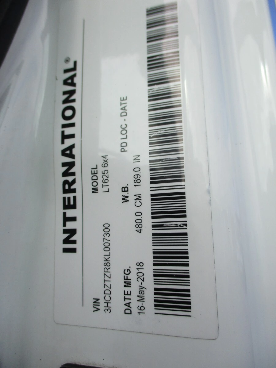 2019 International LT - image 20