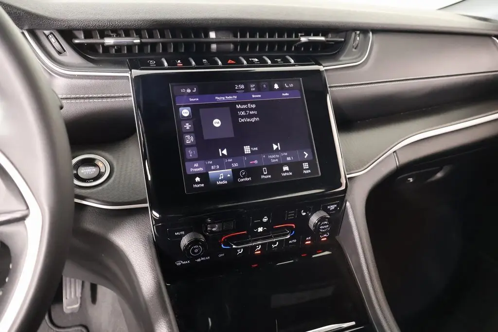 2024 Jeep Grand Cherokee Altitude photo 4