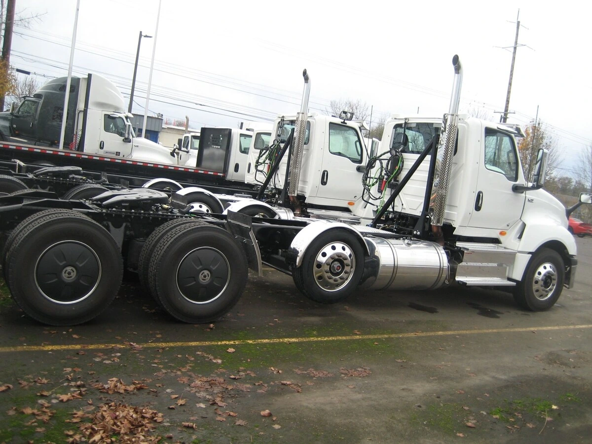 2025 International LT — photo 4